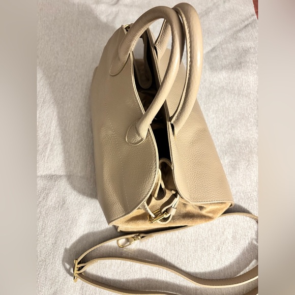 Elegant Anna Paola Cream Leather Bag with Gold Accents.
